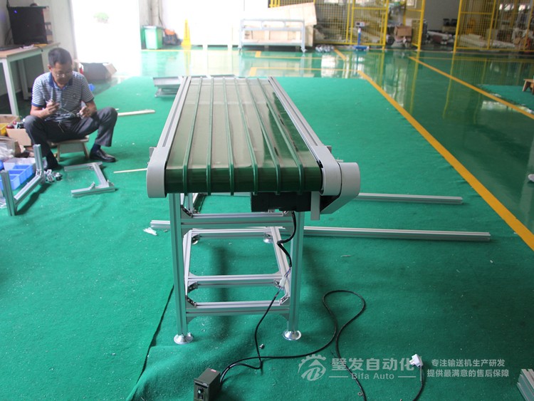 皮帶面加多導(dǎo)條皮帶標(biāo)準(zhǔn)小型輸送機(jī) 皮帶面加多導(dǎo)條皮帶標(biāo)準(zhǔn)小型輸送機(jī)