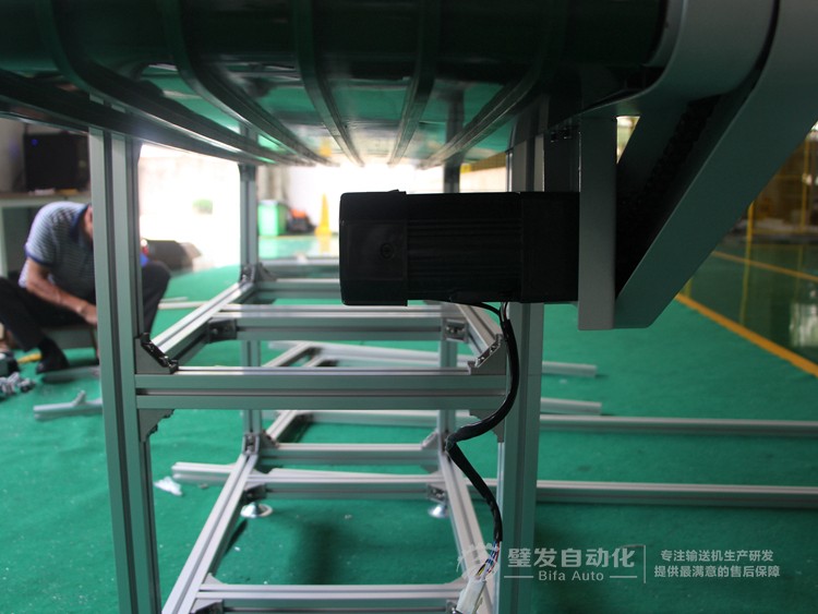 皮帶面加多導(dǎo)條皮帶標(biāo)準(zhǔn)小型輸送機(jī) 皮帶面加多導(dǎo)條皮帶標(biāo)準(zhǔn)小型輸送機(jī)