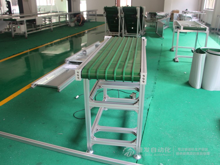 皮帶面加多導(dǎo)條皮帶標(biāo)準(zhǔn)小型輸送機(jī) 皮帶面加多導(dǎo)條皮帶標(biāo)準(zhǔn)小型輸送機(jī)