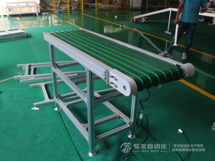 皮帶面加多導(dǎo)條皮帶標(biāo)準(zhǔn)小型輸送機(jī) 皮帶面加多導(dǎo)條皮帶標(biāo)準(zhǔn)小型輸送機(jī)