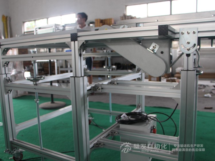 小型非標(biāo)皮帶輸送機(jī) 小型非標(biāo)皮帶輸送機(jī)