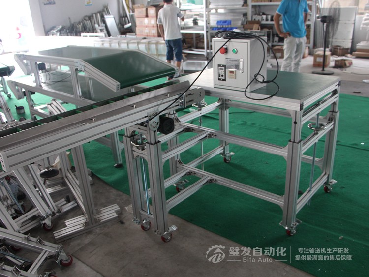 小型非標(biāo)皮帶輸送機(jī) 小型非標(biāo)皮帶輸送機(jī)