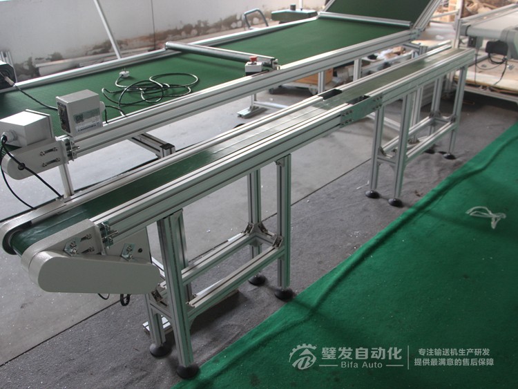 加防跑偏導(dǎo)條中間斷開(kāi)小型非標(biāo)皮帶輸送機(jī) 加防跑偏導(dǎo)條中間斷開(kāi)小型非標(biāo)皮帶輸送機(jī)