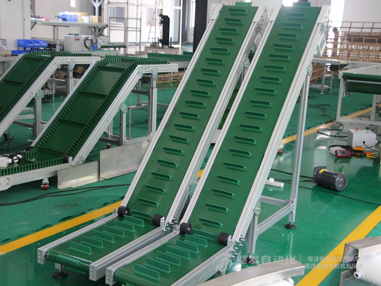 低端平臺精研電機不銹鋼擋邊料斗爬坡輸送機 低端平臺精研電機不銹鋼擋邊料斗爬坡輸送機