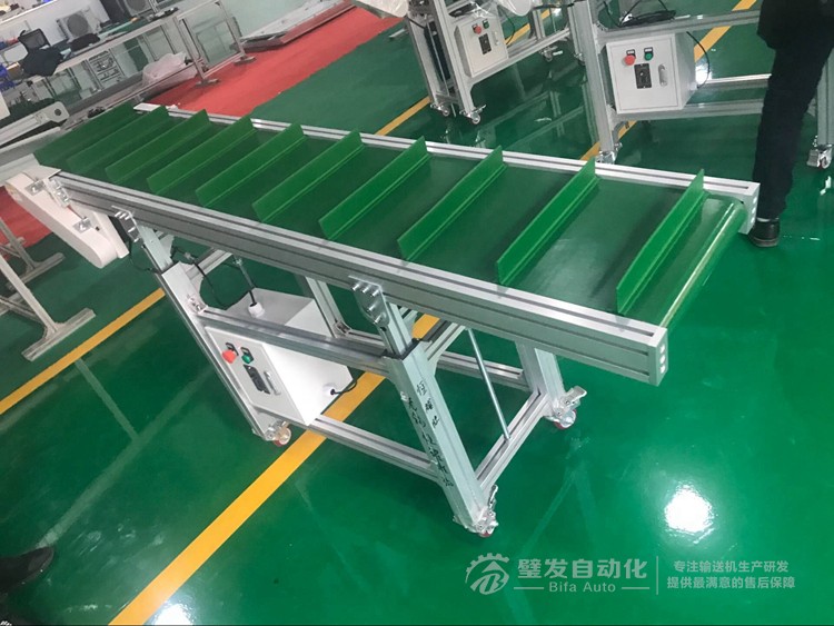 小型帶擋板爬坡輸送機 小型帶擋板爬坡輸送機