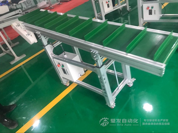 小型帶擋板爬坡輸送機 小型帶擋板爬坡輸送機