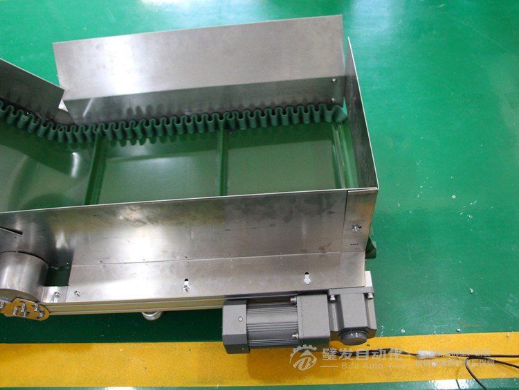 即加裙邊擋板又加鍍鋅擋邊Z字形爬坡輸送機 即加裙邊擋板又加鍍鋅擋邊Z字形爬坡輸送機