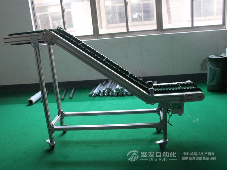 小型Z字型裙邊擋板爬坡輸送機 小型Z字型裙邊擋板爬坡輸送機