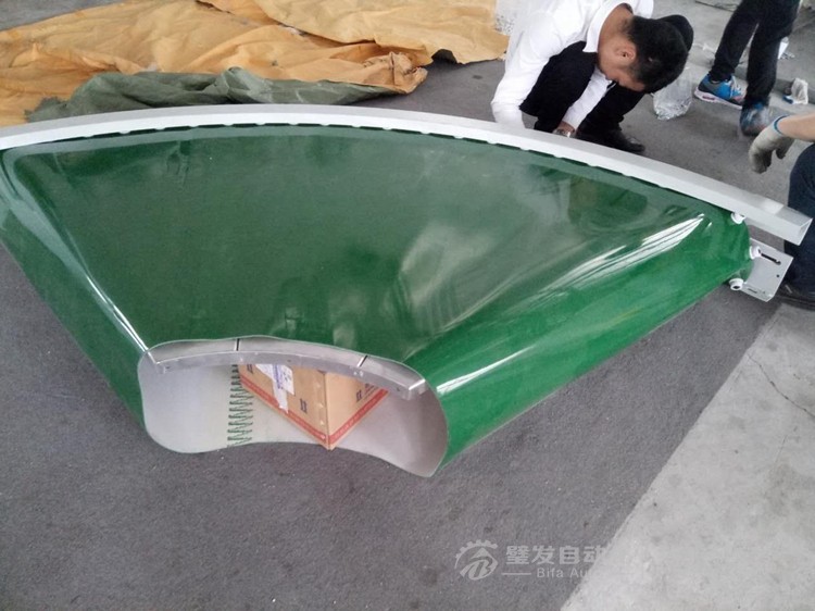 90度轉(zhuǎn)彎輸送機 90度轉(zhuǎn)彎輸送機