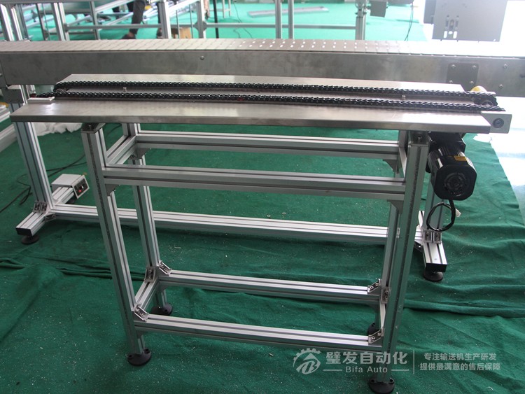 兩側加工作臺非標鏈條輸送機 兩側加工作臺非標鏈條輸送機