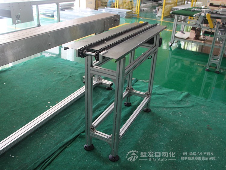 兩側加工作臺非標鏈條輸送機 兩側加工作臺非標鏈條輸送機