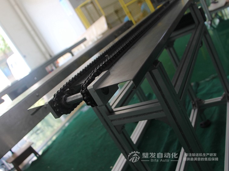 兩側加工作臺非標鏈條輸送機 兩側加工作臺非標鏈條輸送機